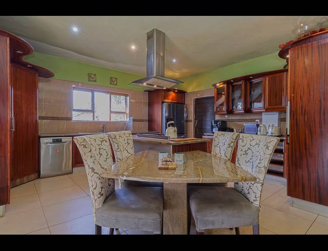 4 BEDROOM HOUSE FOR SALE IN HILLCREST PARK